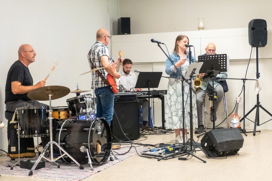 Live-Musik mit der Band „Kiscko Hybrid“