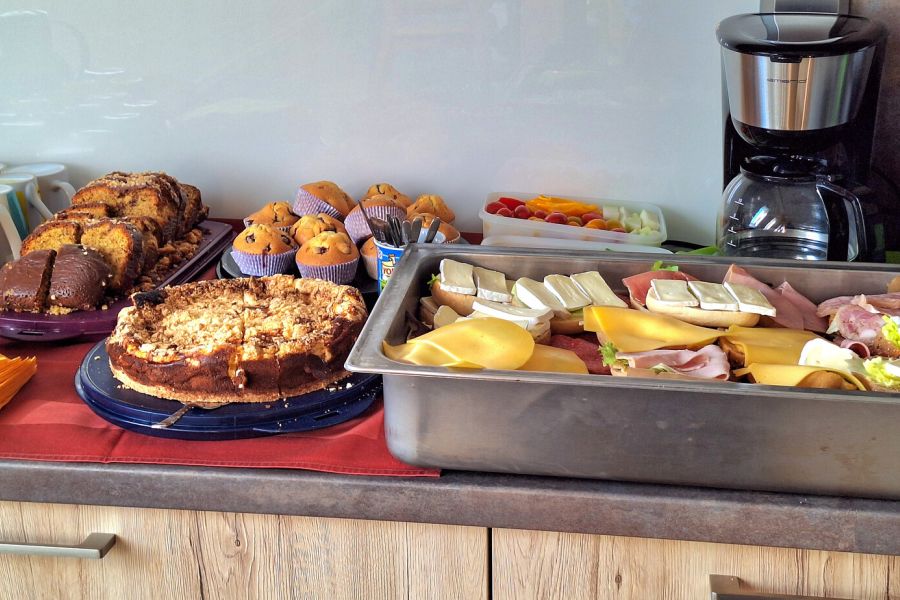 Zu Beginn gab es eine leckere Stärkung für jeden Geschmack