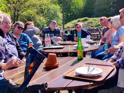 Geselliges Miteinander und Stärkung zu Beginn