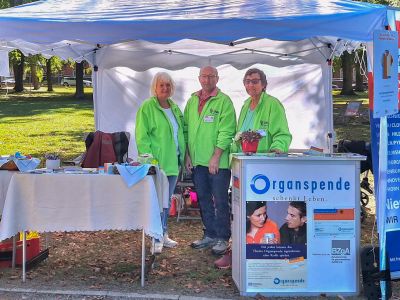 Mitglieder der Regionalgruppe am Stand auf der Landesgartenschau