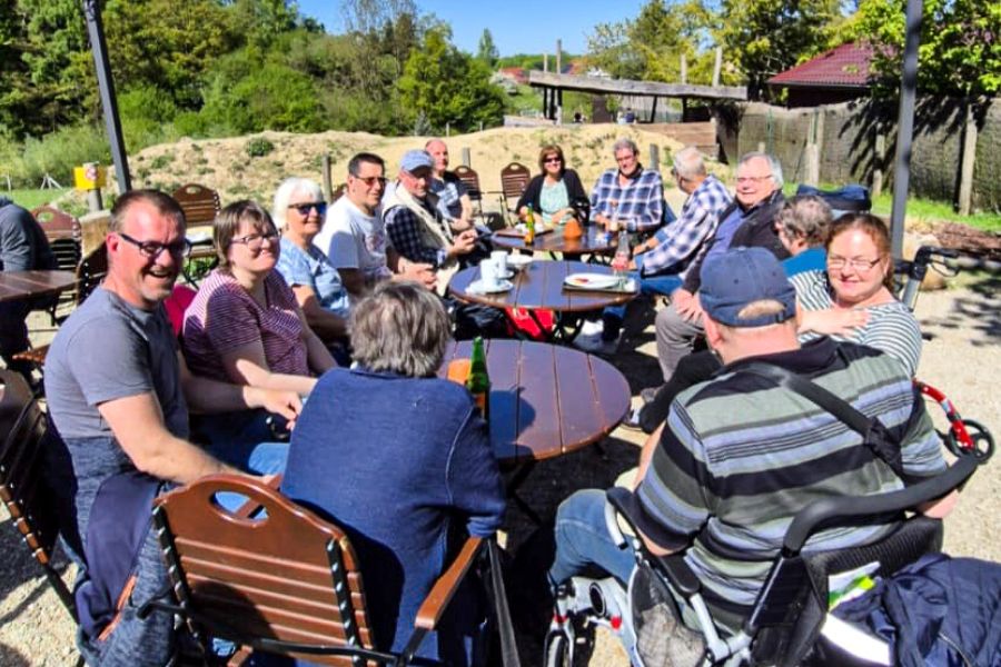 Eine große Runde und viel Gesprächsstoff beim Treffen im Vogelpark