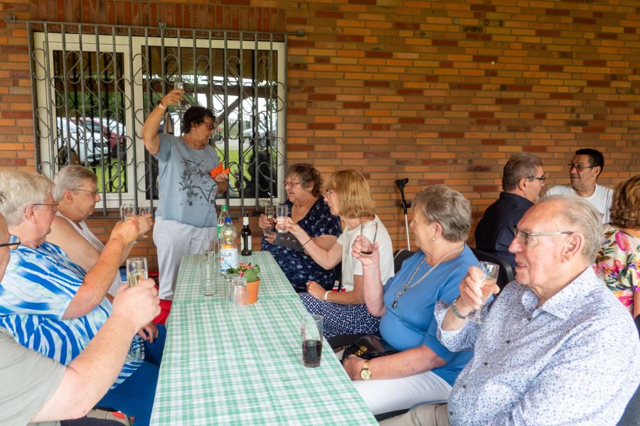 Ein Willkommenstrunk von Karin, unser neues „Familienmitglied“